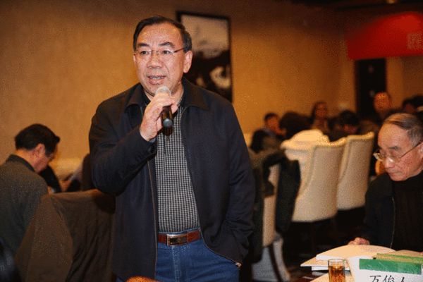 清华大学人文学院院长万俊人教授发言