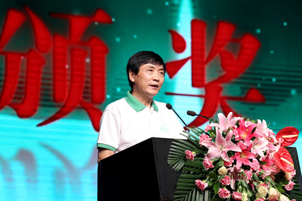 曹文轩.jpg